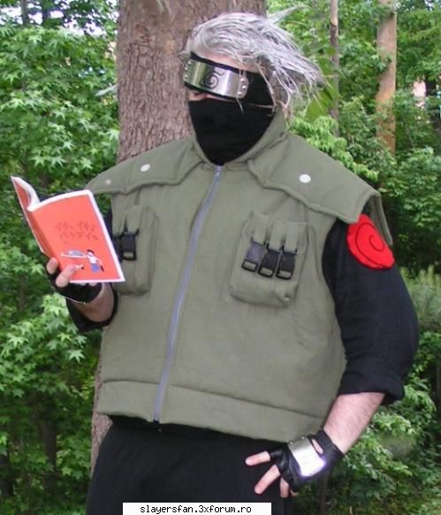 kakashi. :rotfl: nu stiam ca e asa de gras! :rotfl: naruto cosplay